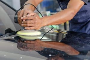 polir votre voiture, les tampons que vous utilisez feront toute la différence