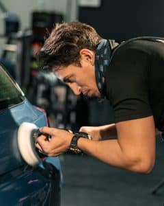 utiliser une lustreuse sur sa voiture